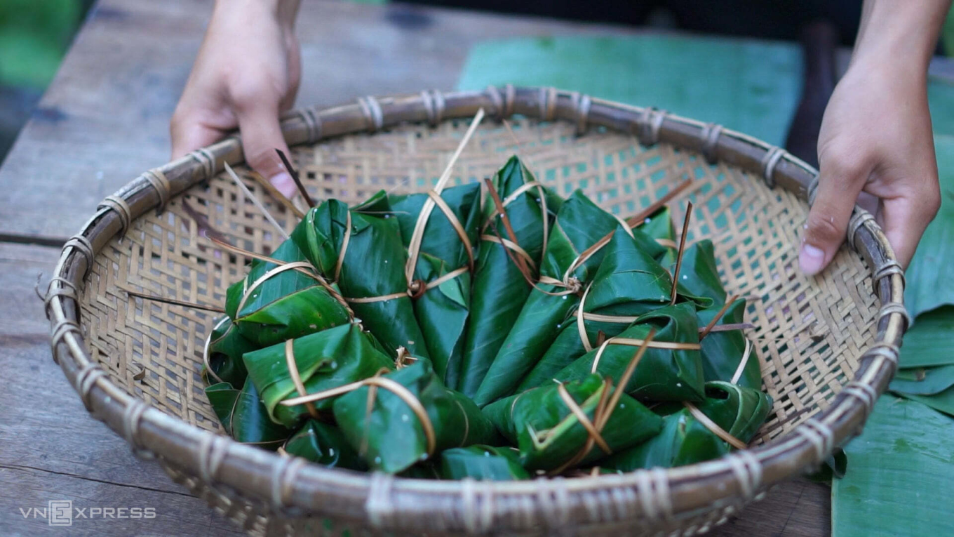 TSTtourist-banh-cooc-mo-cua-nguoi-tay-o-tuyen-quang