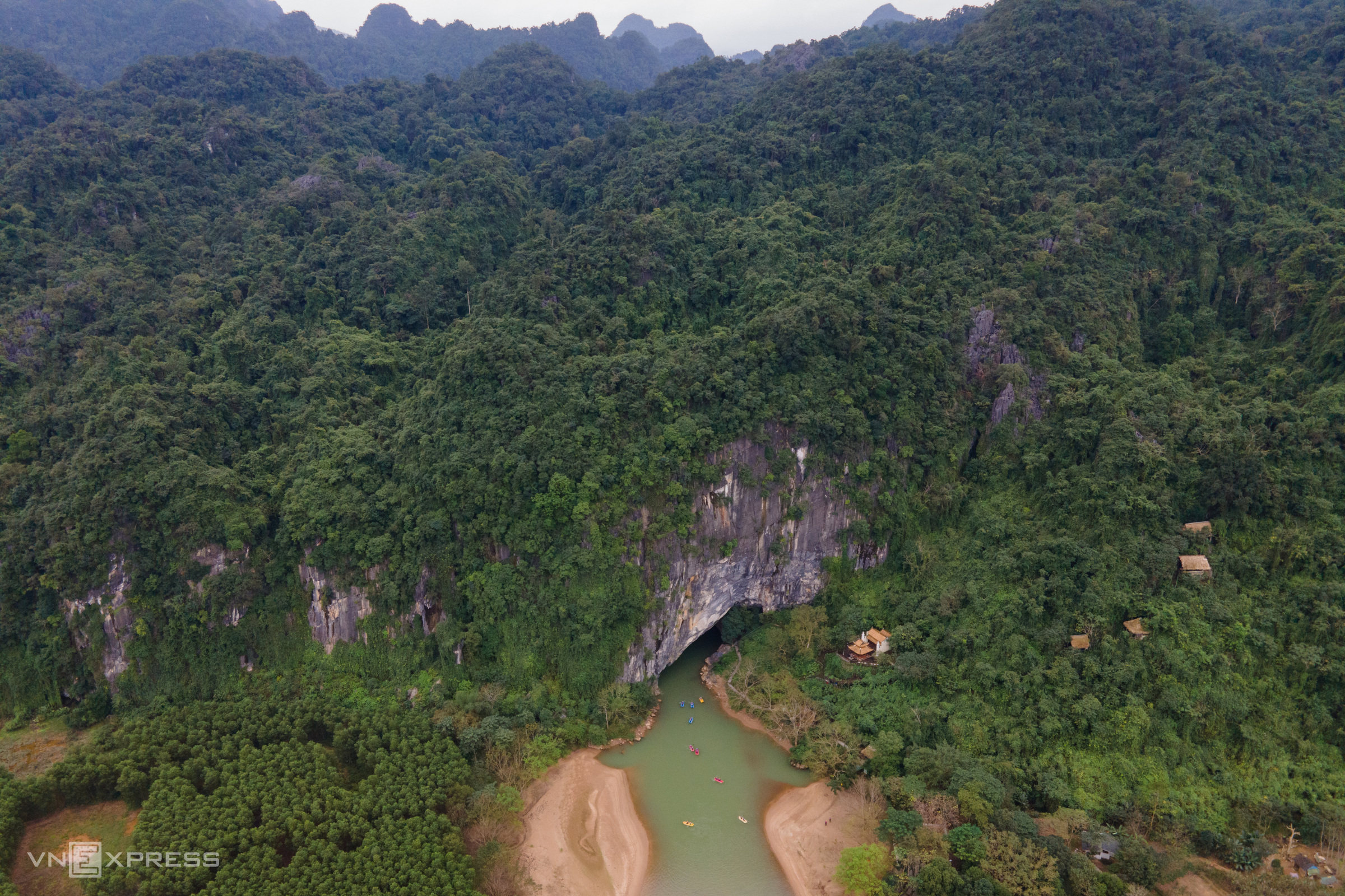 TSTtourist-cheo-kayak-kham-pha-dong-phong-nha-ve-dem-1