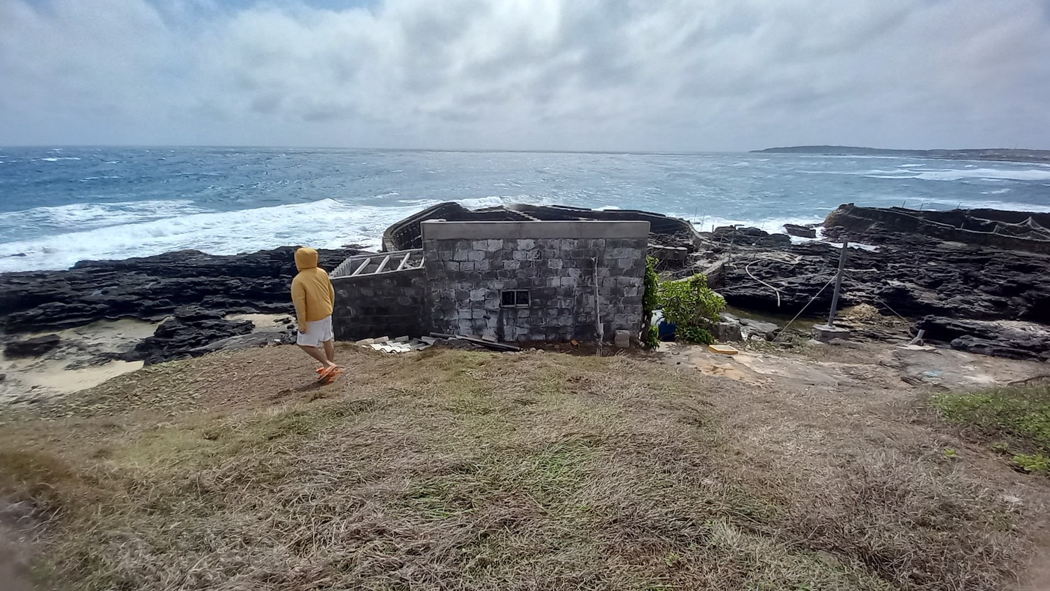 TSTtourist-cua-so-song-ao-o-phu-quy-bien-mat-2