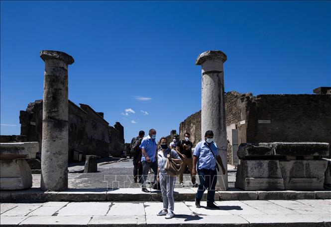 TSTtourist-italy-mo-cua-cho-khach-du-lich-ngoai-eu-tu-thang-3