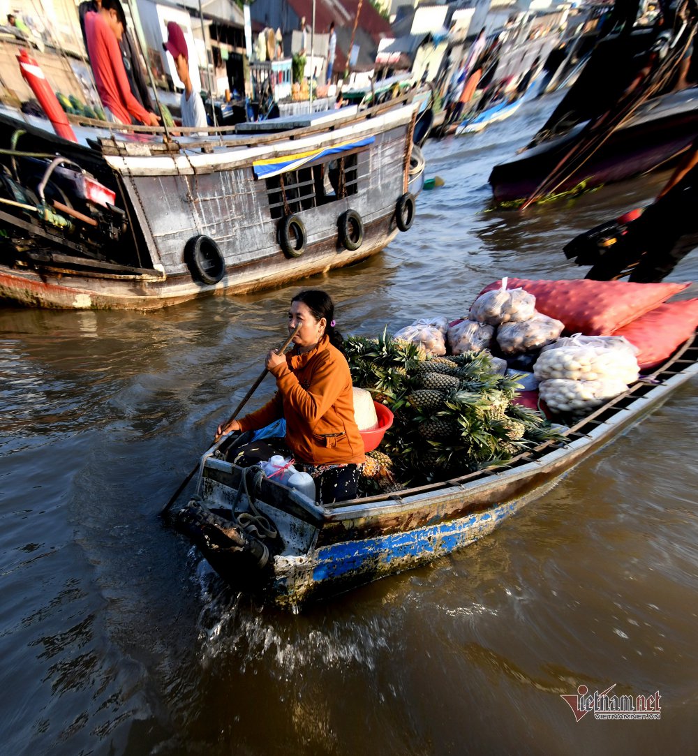 TSTtourist-nu-cuoi-hoi-sinh-o-cho-noi-mien-tay-sau-dai-dich-9