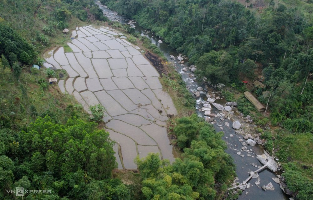 TSTtourist-thac-nuoc-bay-tang-o-nghe-an-9