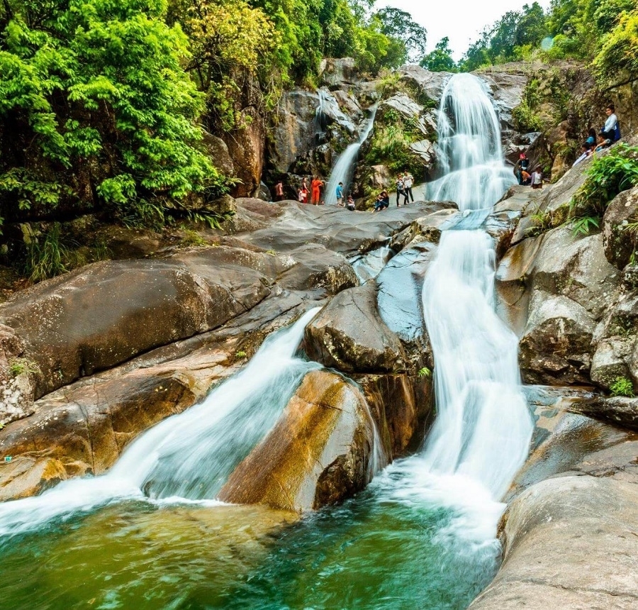 TSTtourist-ve-binh-lieu-kham-pha-thac-khe-van-1