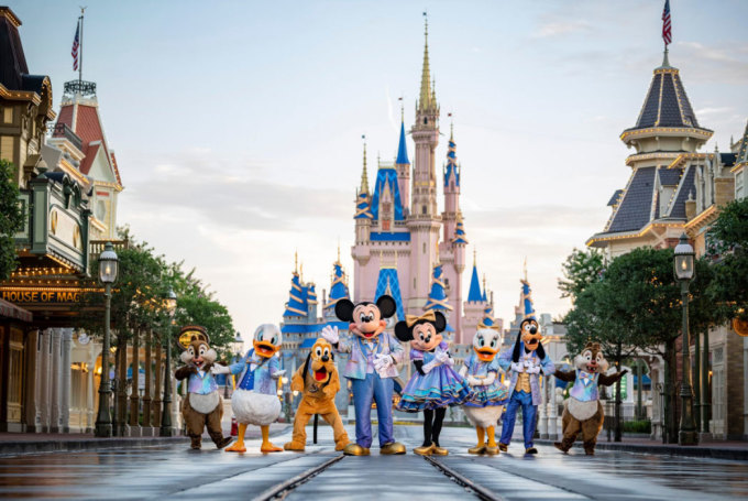 Tour của người giàu ở Disneyland thế nào?