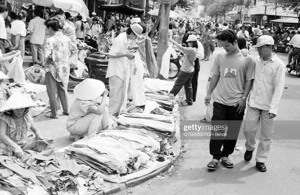 TSTtourist-tp-hcm-nam-1996-qua-loat-anh-den-trang-cuc-chat-4