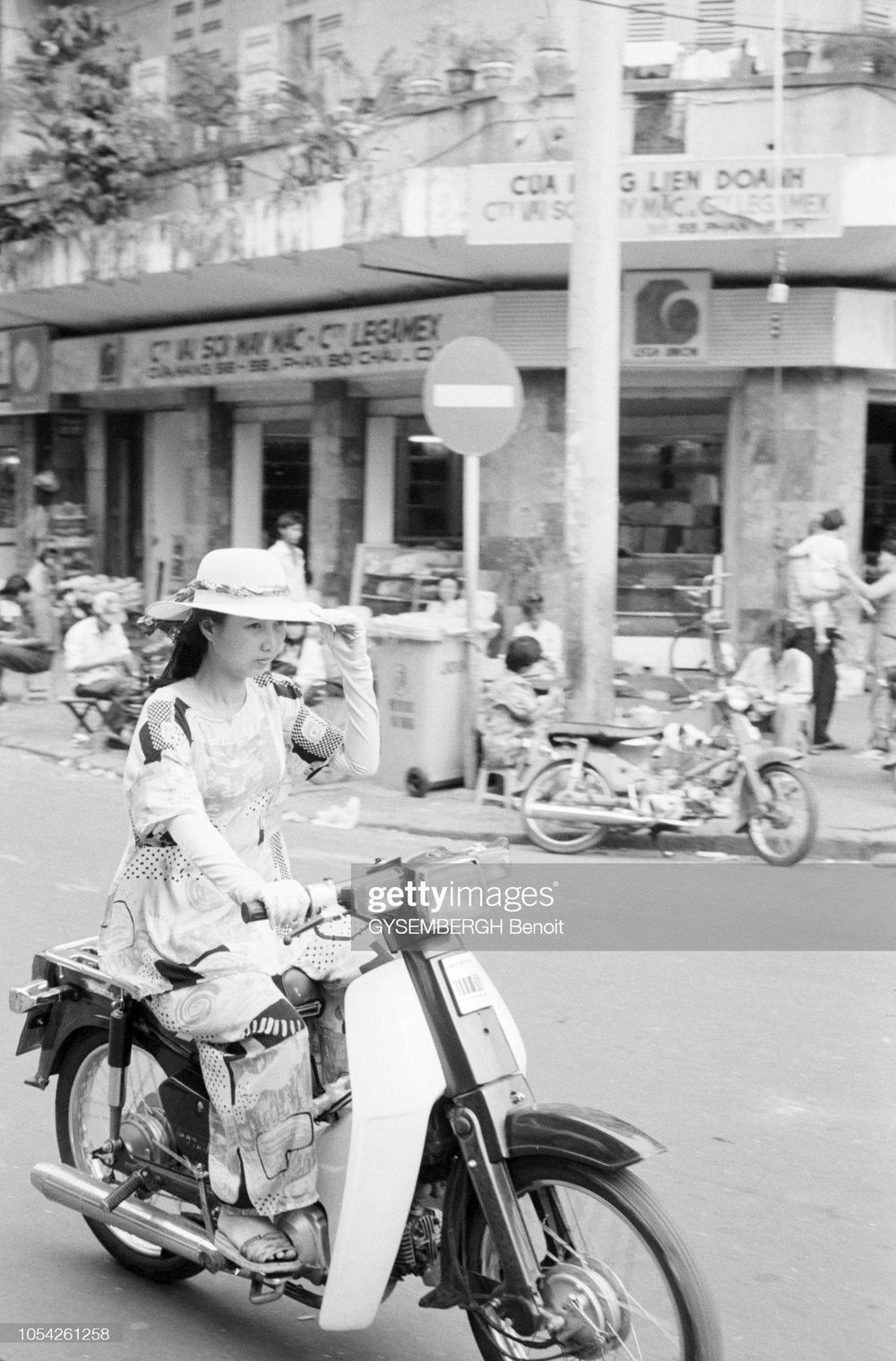 TSTtourist-tp-hcm-nam-1996-qua-loat-anh-den-trang-cuc-chat-9