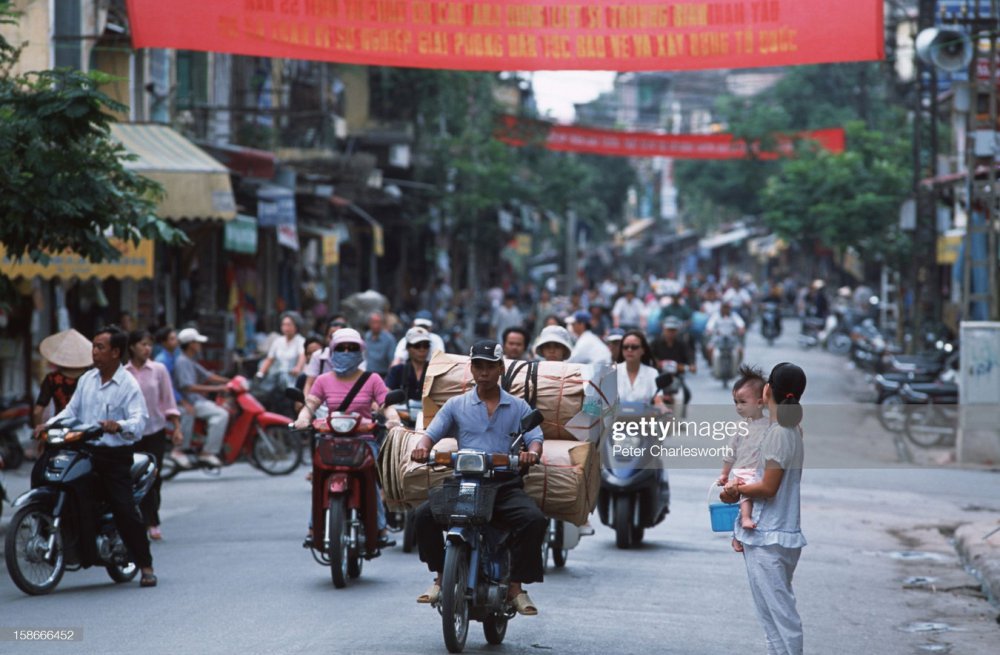 TSTtourist-anh-day-hoai-niem-ve-cuoc-song-o-ha-noi-tron-20-nam-truoc-1