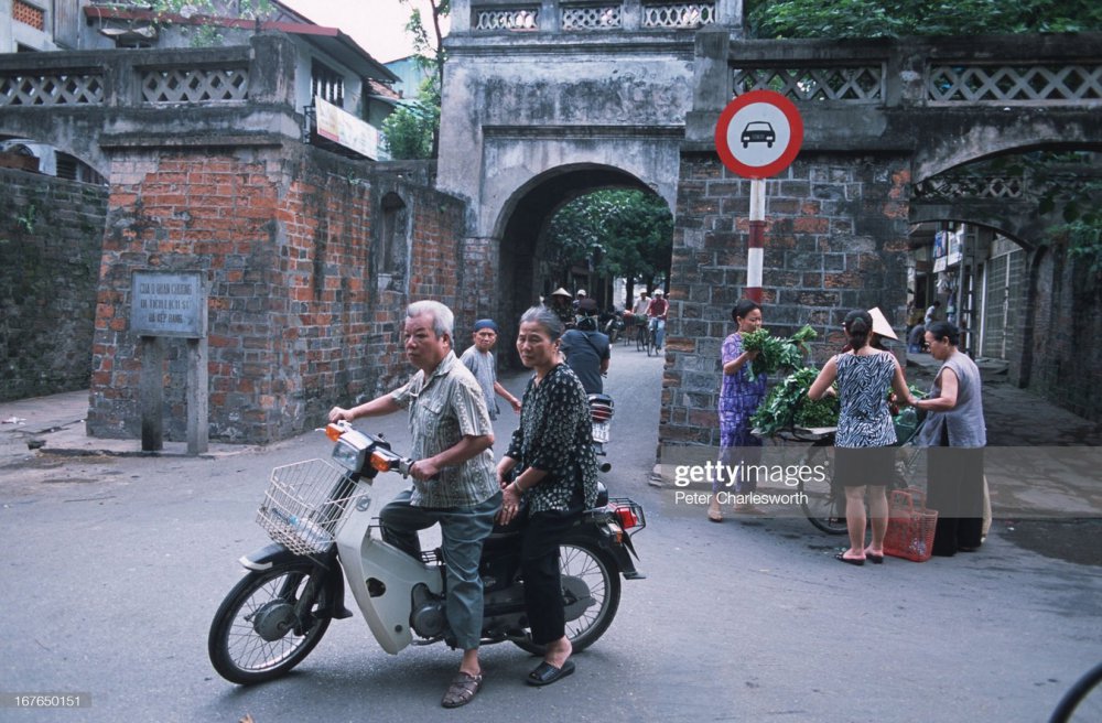 TSTtourist-anh-day-hoai-niem-ve-cuoc-song-o-ha-noi-tron-20-nam-truoc-2