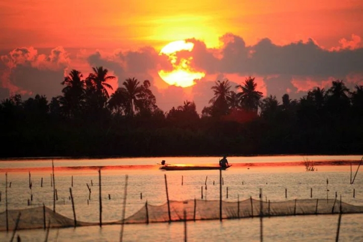 TSTtourist-bien-ho-thanh-binh-o-mien-tay-noi-ngam-hoang-hon-dep-nhat-cuc-nam-to-quoc-4