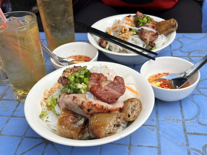 TSTtourist-bun-thit-nuong-vua-thoi-vua-an-3