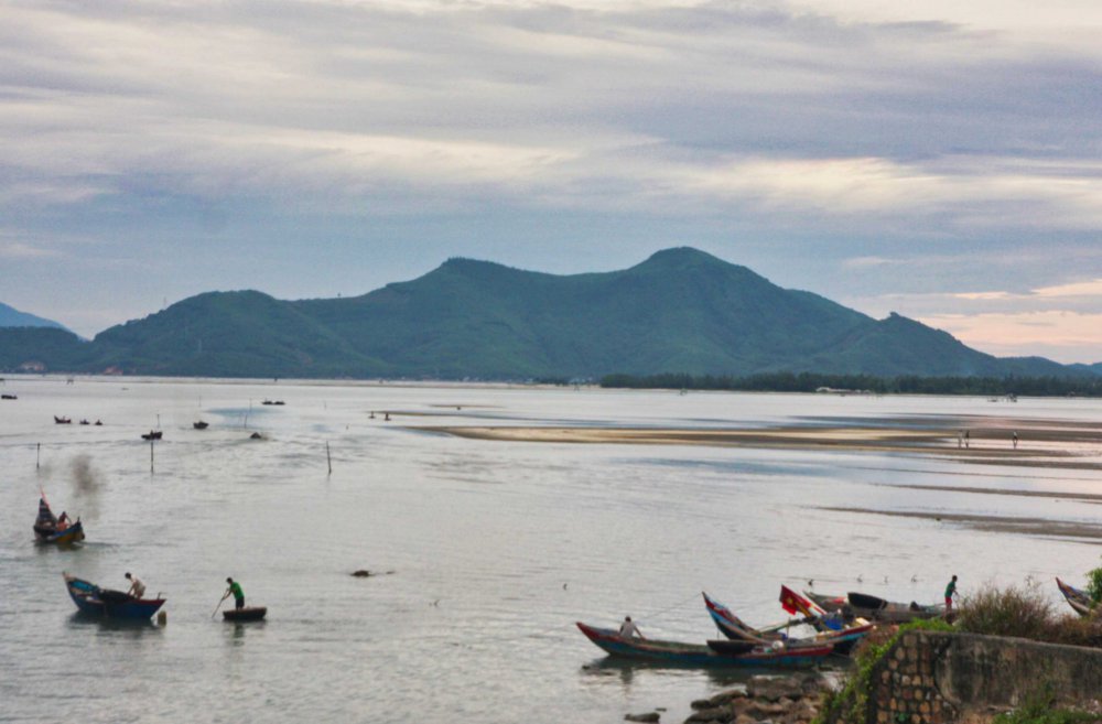 TSTtourist-chieu-thanh-binh-tren-dam-lap-an-3