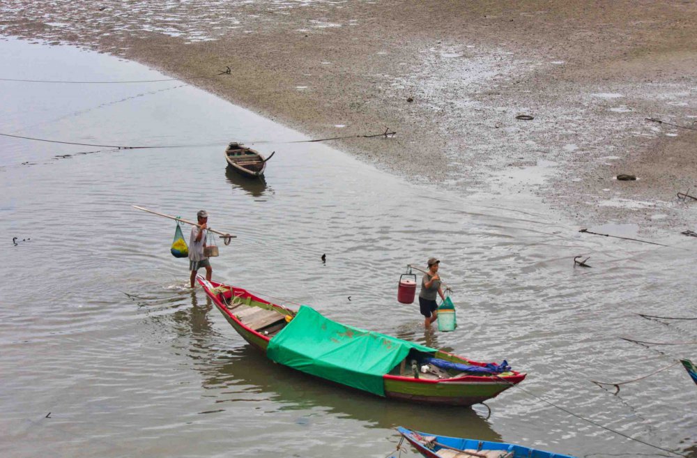 TSTtourist-chieu-thanh-binh-tren-dam-lap-an-4