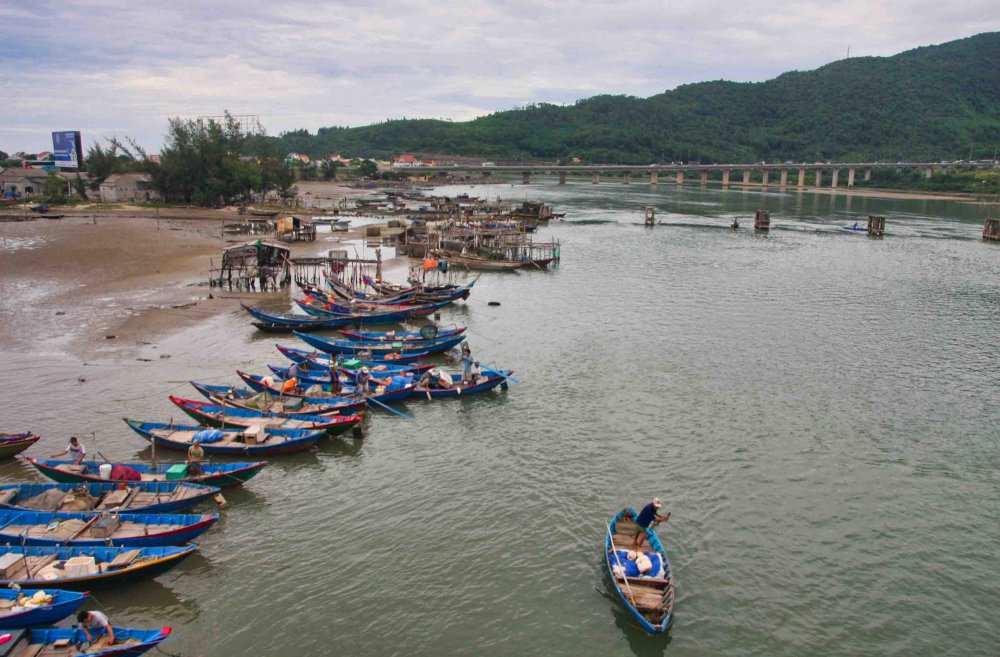 TSTtourist-chieu-thanh-binh-tren-dam-lap-an-5