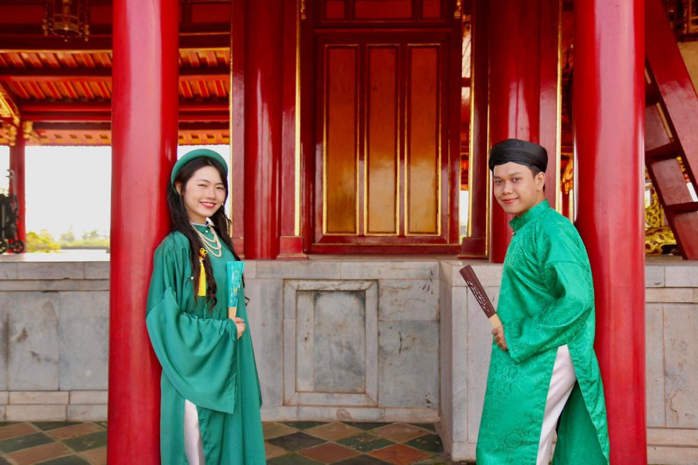 TSTtourist-gioi-tre-xung-xinh-ao-dai-quang-ba-hue-thanh-diem-den-an-toan-va-than-thien-10