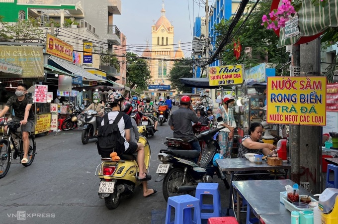 Khu chợ 200.000 đồng đủ ăn từ đầu đến cuối đường