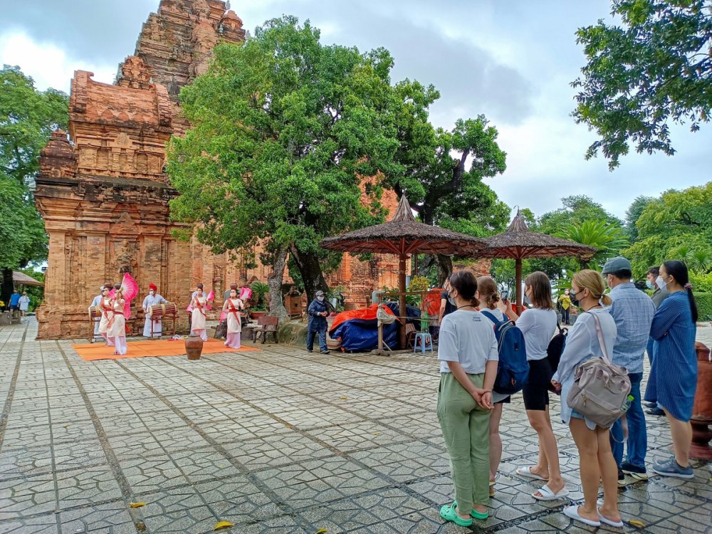 TSTtourist-rat-kho-don-khach-nga-va-han-quoc-trong-thang-32022-1