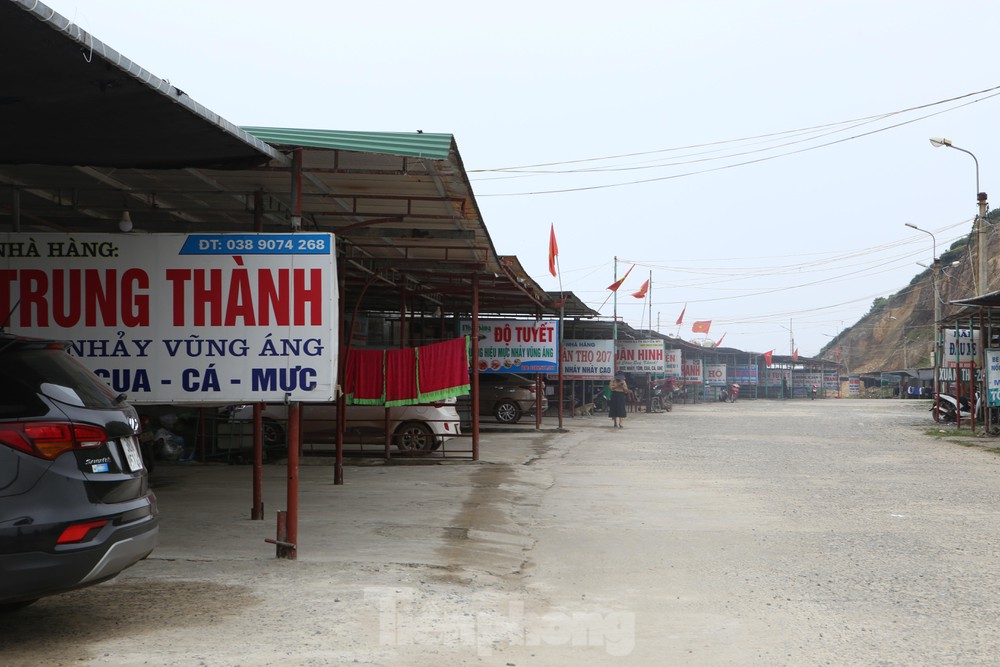 TSTtourist-muc-nhay-noi-tieng-ha-tinh-hut-khach-cuoi-tuan-khong-du-hang-de-ban-2