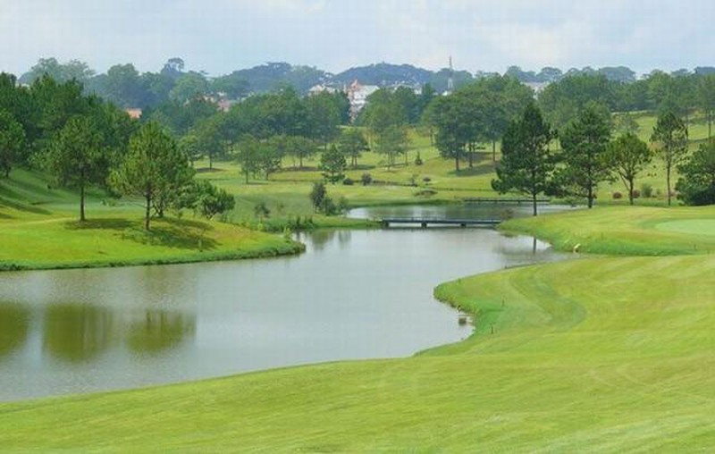 Sân golf lâu đời nhất Việt Nam ở Đà Lạt mộng mơ