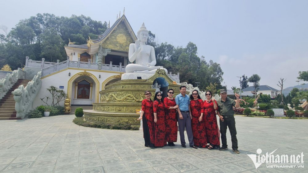 TSTtourist-chua-but-kien-truc-la-view-cua-bien-dep-ngat-ngay-o-thanh-hoa-5