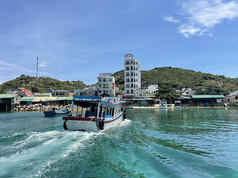 TSTtourist-cuoi-tuan-di-dau-tu-tuc-an-choi-dao-binh-hung-voi-mot-trieu-dong-1