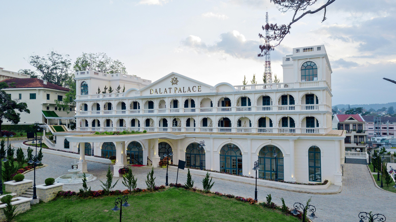 Dalat Palace - Khách sạn lâu đời bậc nhất thành phố ngàn hoa