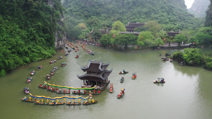 TSTtourist-hang-nghin-nguoi-du-khai-hoi-trang-an-1