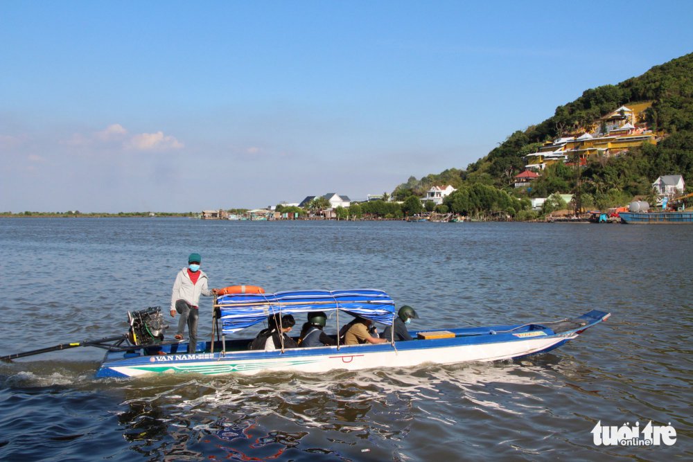 TSTtourist-nghi-le-ve-dong-ho-dam-nuoc-man-ma-trai-cay-ngot-lim-tha-luoi-bat-ca-ngam-chim-troi-2