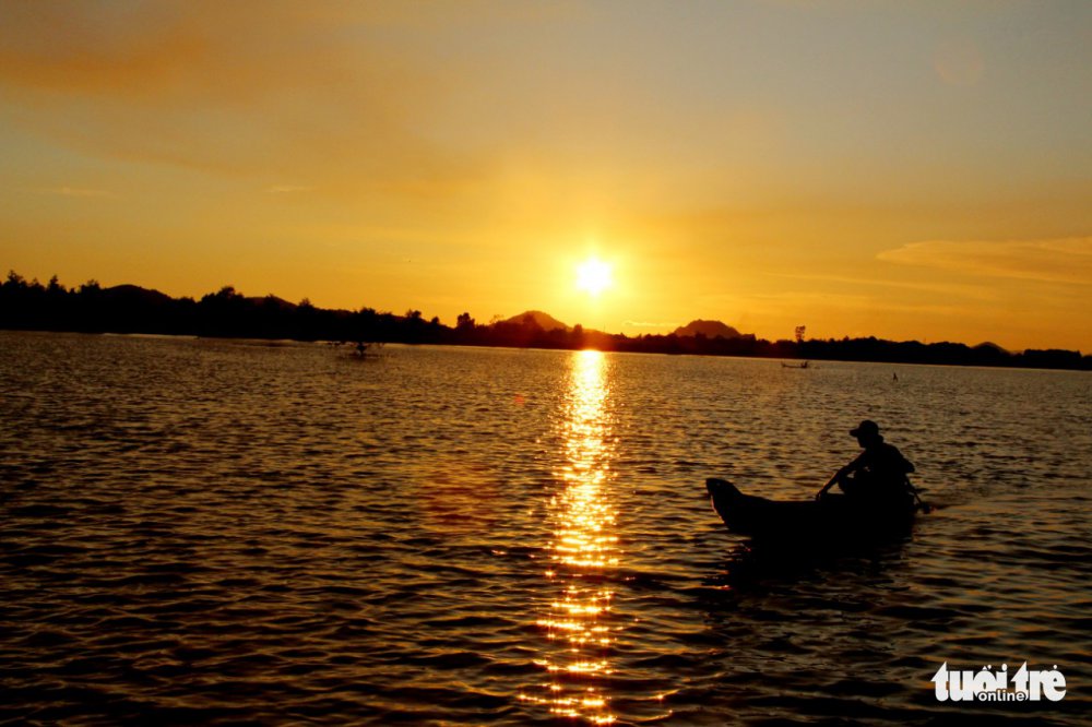 TSTtourist-nghi-le-ve-dong-ho-dam-nuoc-man-ma-trai-cay-ngot-lim-tha-luoi-bat-ca-ngam-chim-troi-8