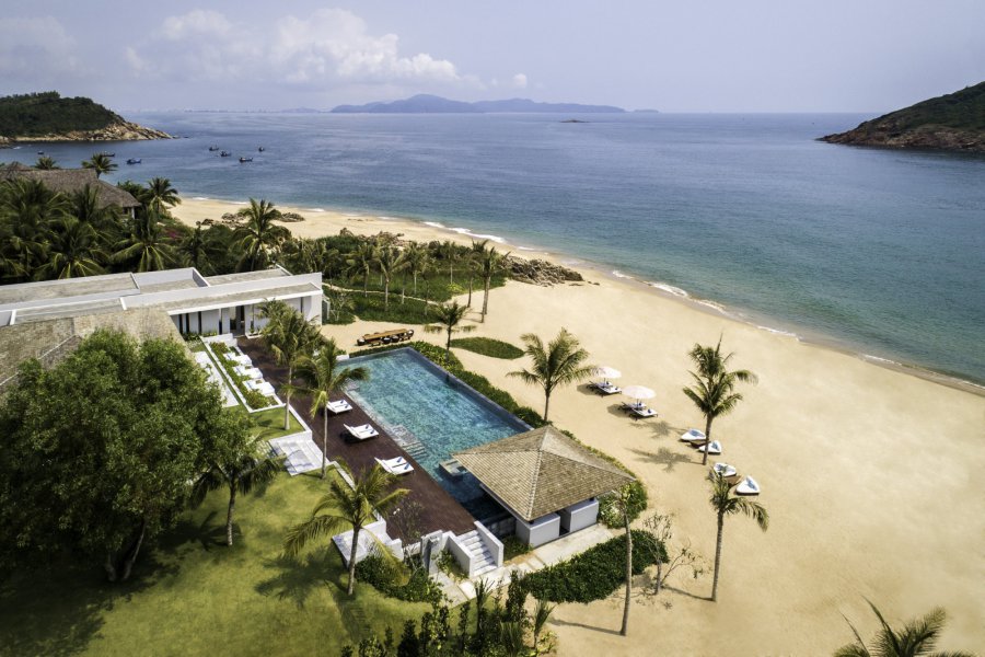 Anantara_Quy_Nhon_Villas_Pool_Aerial_01