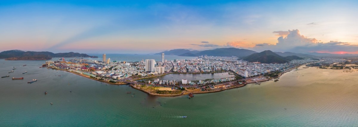 TSTtourist-bien-dao-quy-nhon-tu-tren-cao-1