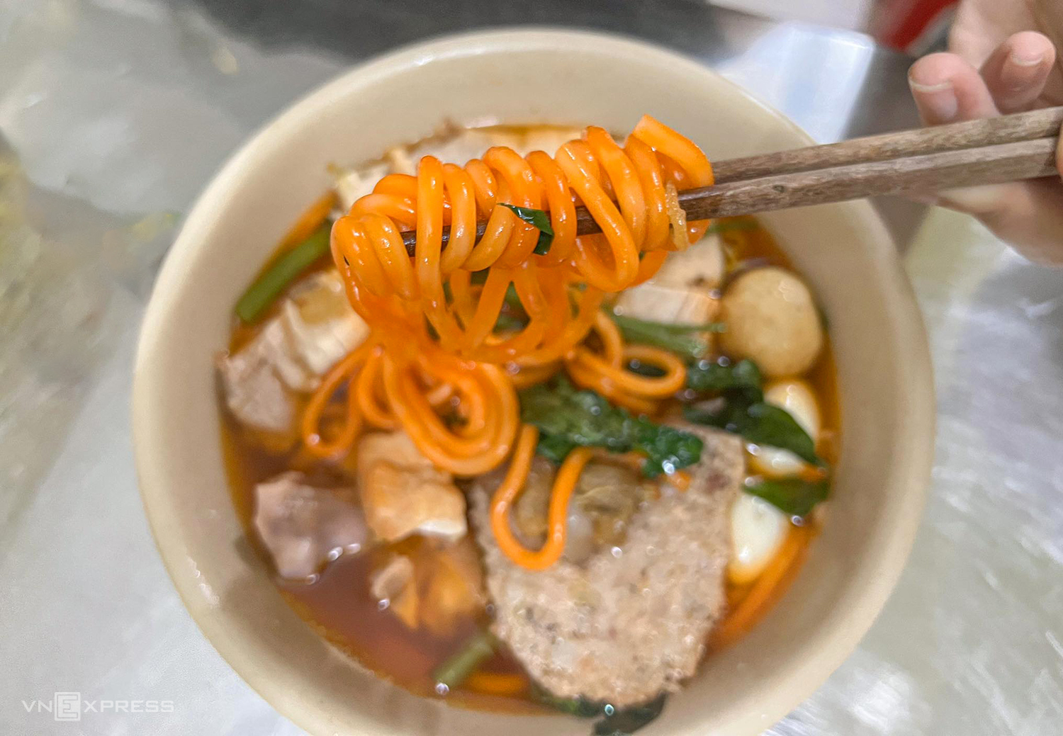 Bún đỏ lạ mắt ở Hà Nội