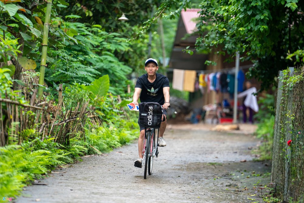 TSTtourist-dap-xe-giua-ruong-lua-thu-lam-banh-trung-kien-cua-nguoi-tay-2