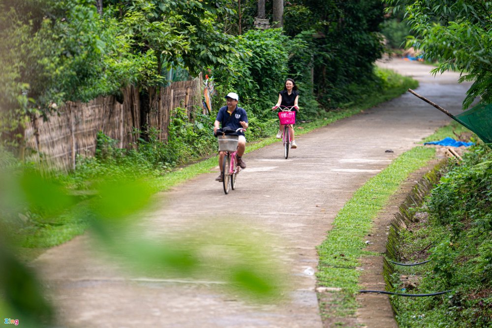 TSTtourist-dap-xe-giua-ruong-lua-thu-lam-banh-trung-kien-cua-nguoi-tay-3