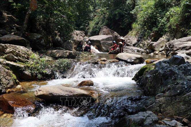 TSTtourist-moi-la-du-lich-cong-dong-tren-day-truong-son-hung-vi-2