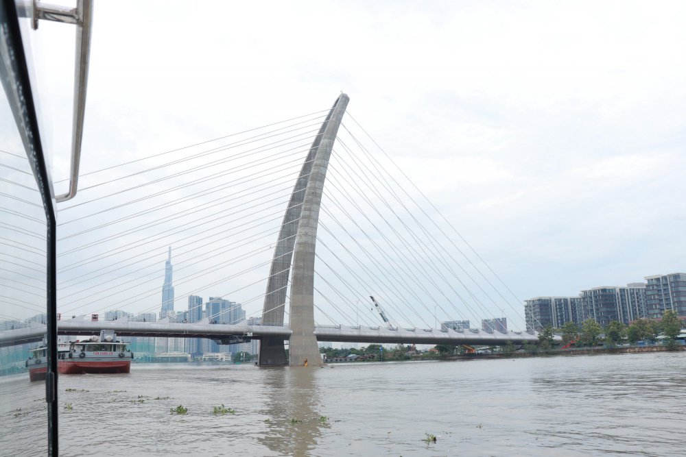 TSTtourist-TSTtourist-to-chuc-tour-du-thuyen-dau-tien-ngam-hoang-hon-tren-song-sai-gon-15