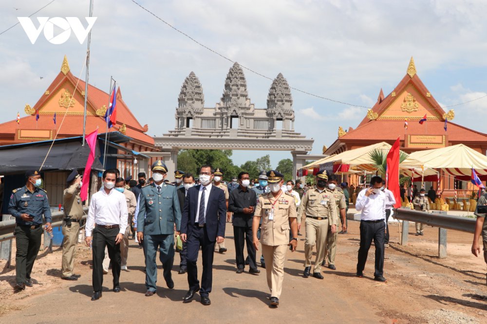 TSTtourist-viet-nam-campuchia-cung-nhat-tri-noi-lai-tuyen-du-lich-duong-bo-va-hang-khong-1