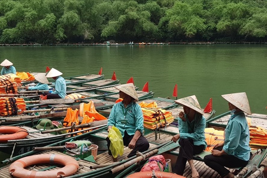 Lái đò tại các khu du lịch ở Ninh Bình trông chờ vào gói hỗ trợ 26.000 tỉ