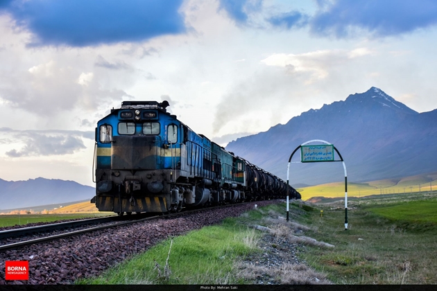 TSTtourist-chuyen-la-bon-phuong-tuyen-duong-sat-gan-100-nam-tuoi-xuyen-iran-duoc-unesco-vinh-danh-la-di-san-the-gioi-1