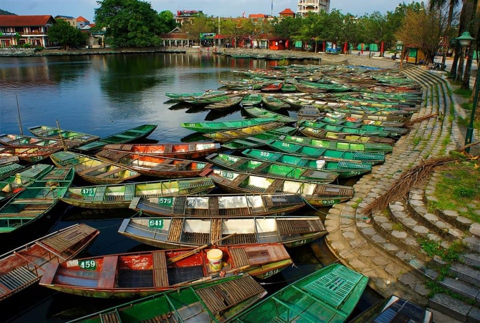 TSTtourist-lai-do-tai-cac-khu-du-lich-o-ninh-binh-trong-cho-vao-goi-ho-tro-5