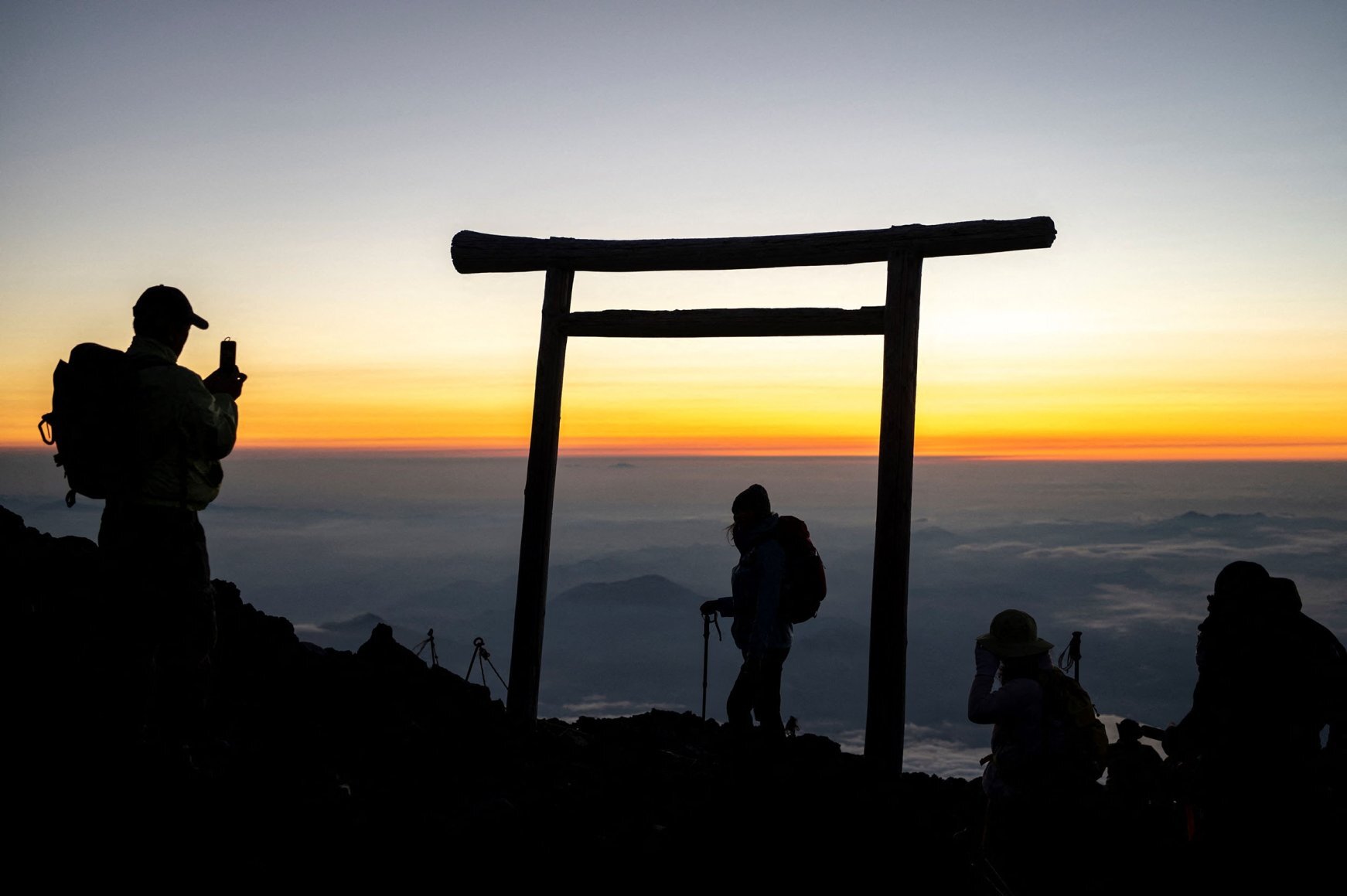 TSTtourist-binh-minh-tren-nhung-tang-may-o-phu-si-1