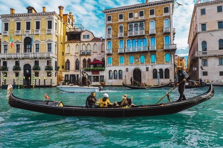 Du khách muốn vào Venice phải mua vé, đặt chỗ trước