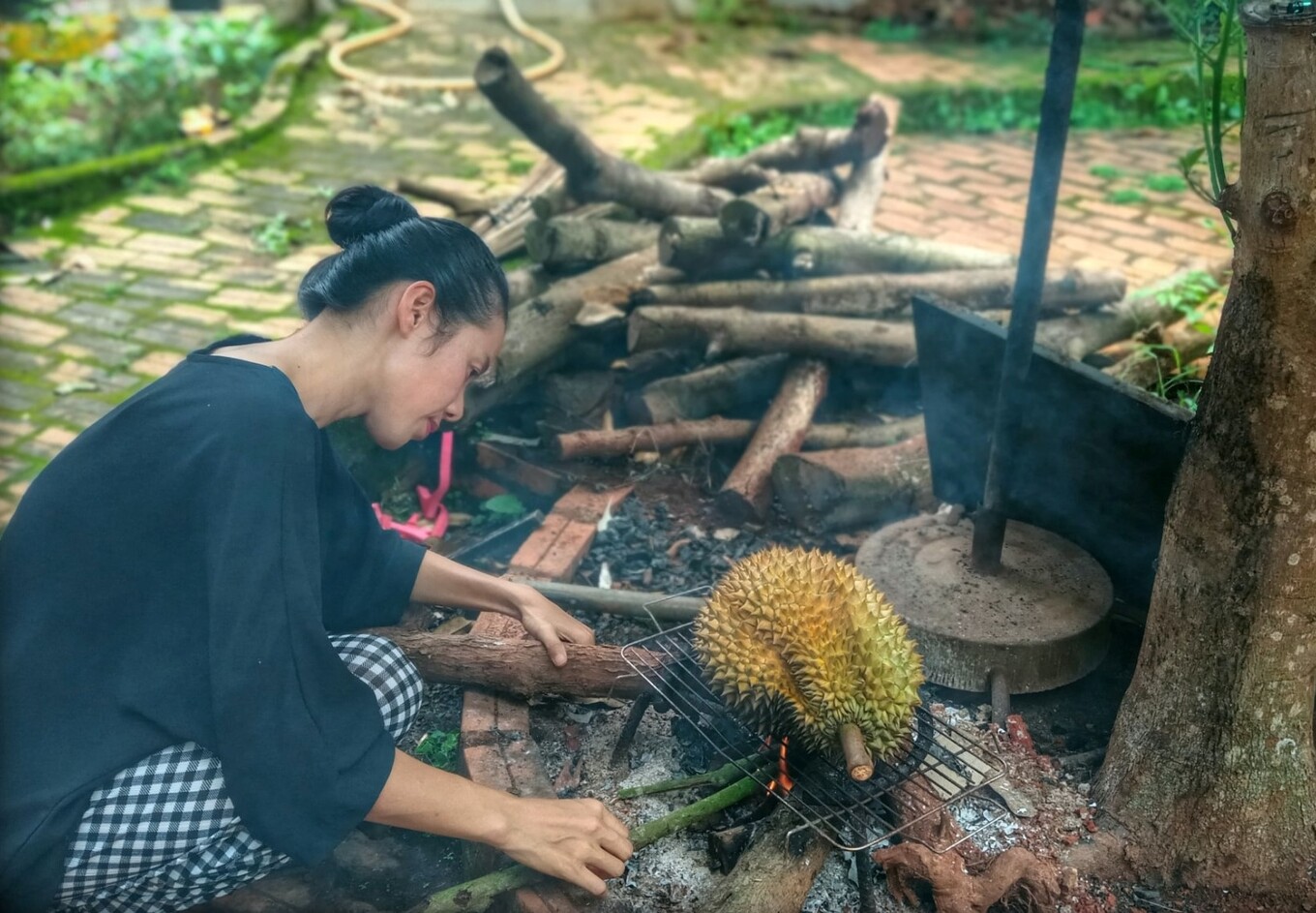 TSTtourist-la-mieng-voi-sau-rieng-nuong-o-dak-lak-1