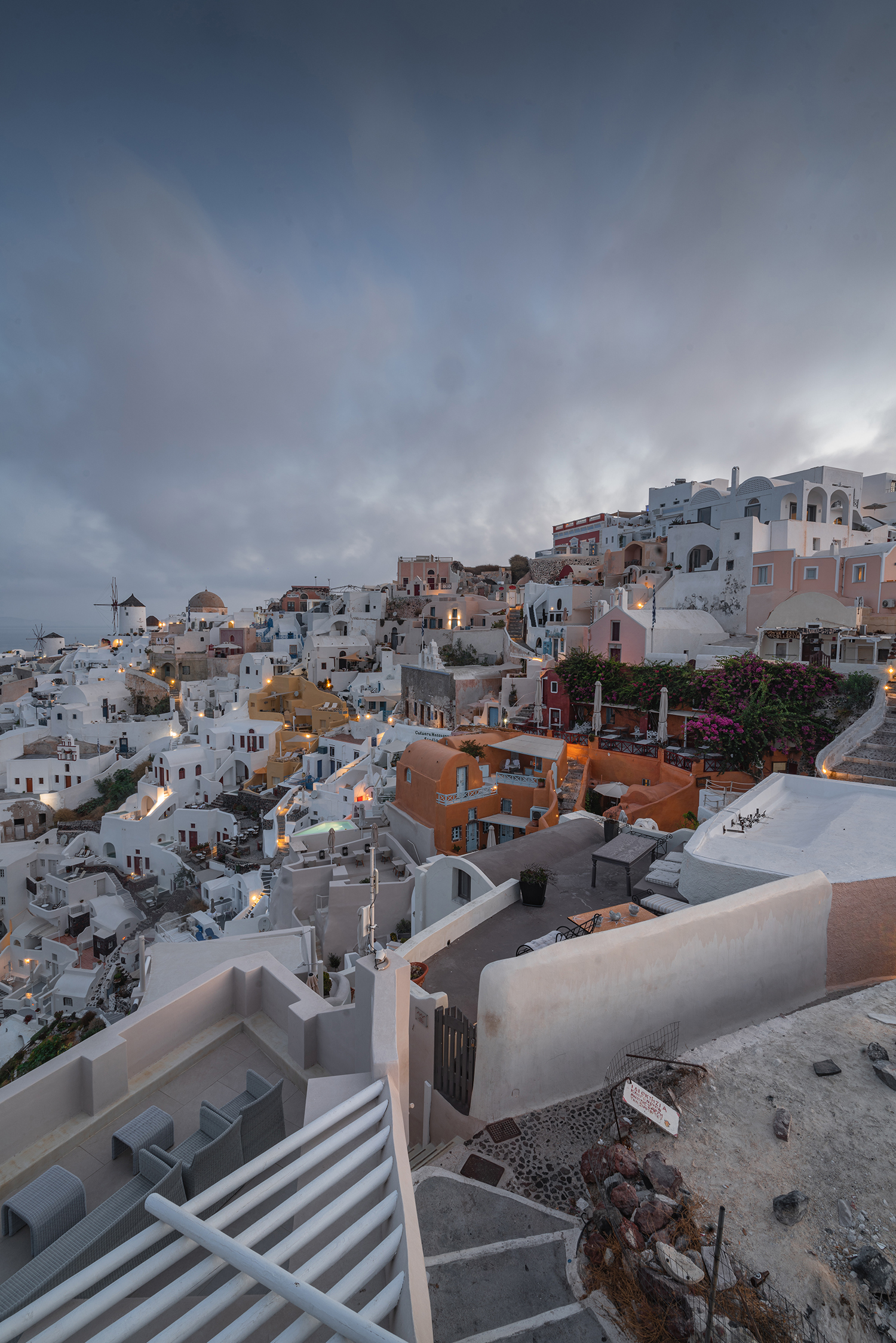 TSTtourist-ve-binh-yen-hiem-thay-cua-dao-santorini-8