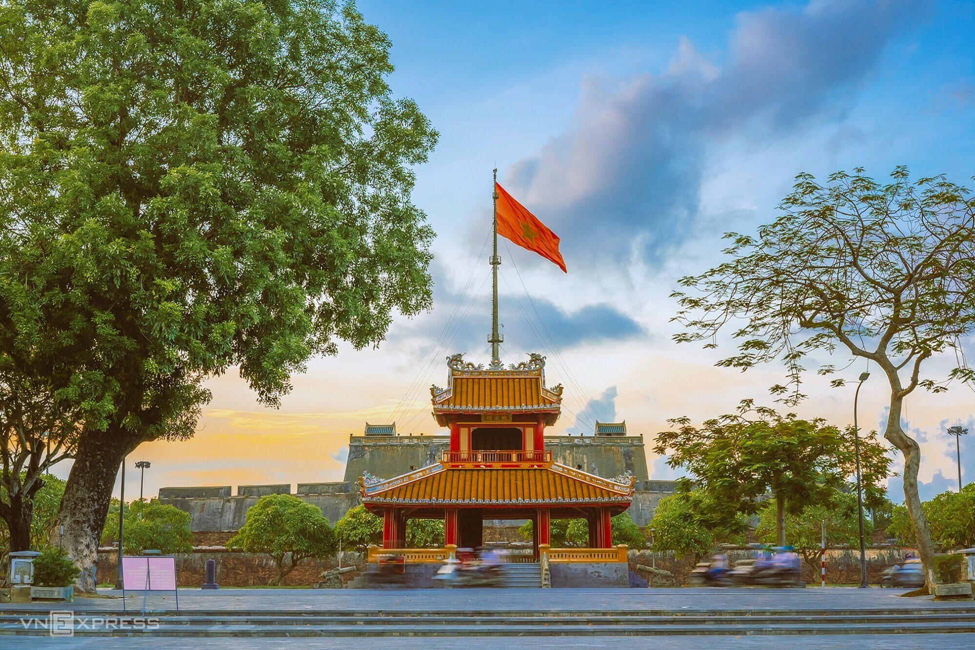 TSTtourist-xu-hue-tram-tu-2