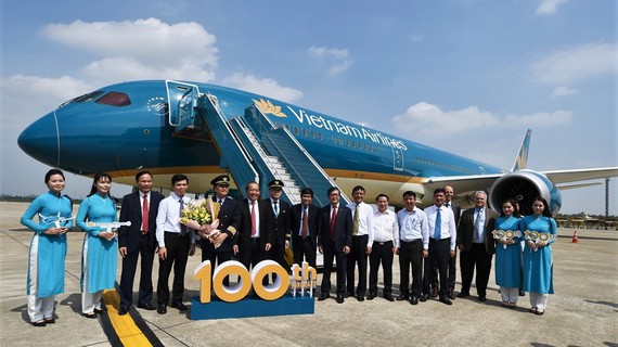 Vietnam-Airlines-don-chiec-may-bay-thu-100-gia-nhap-doi-bay-1