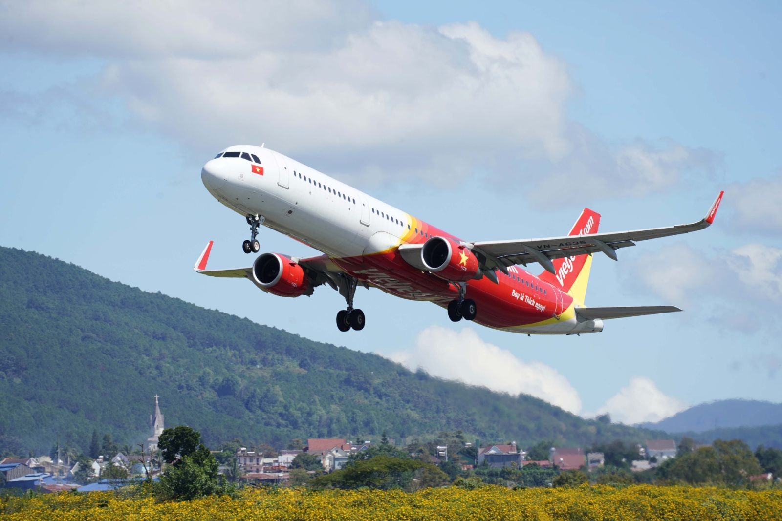 Vietjet khôi phục 48 đường bay nội địa