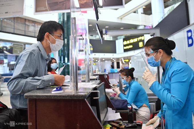 Hàng không bỏ quy định hành khách phải tiêm vaccine