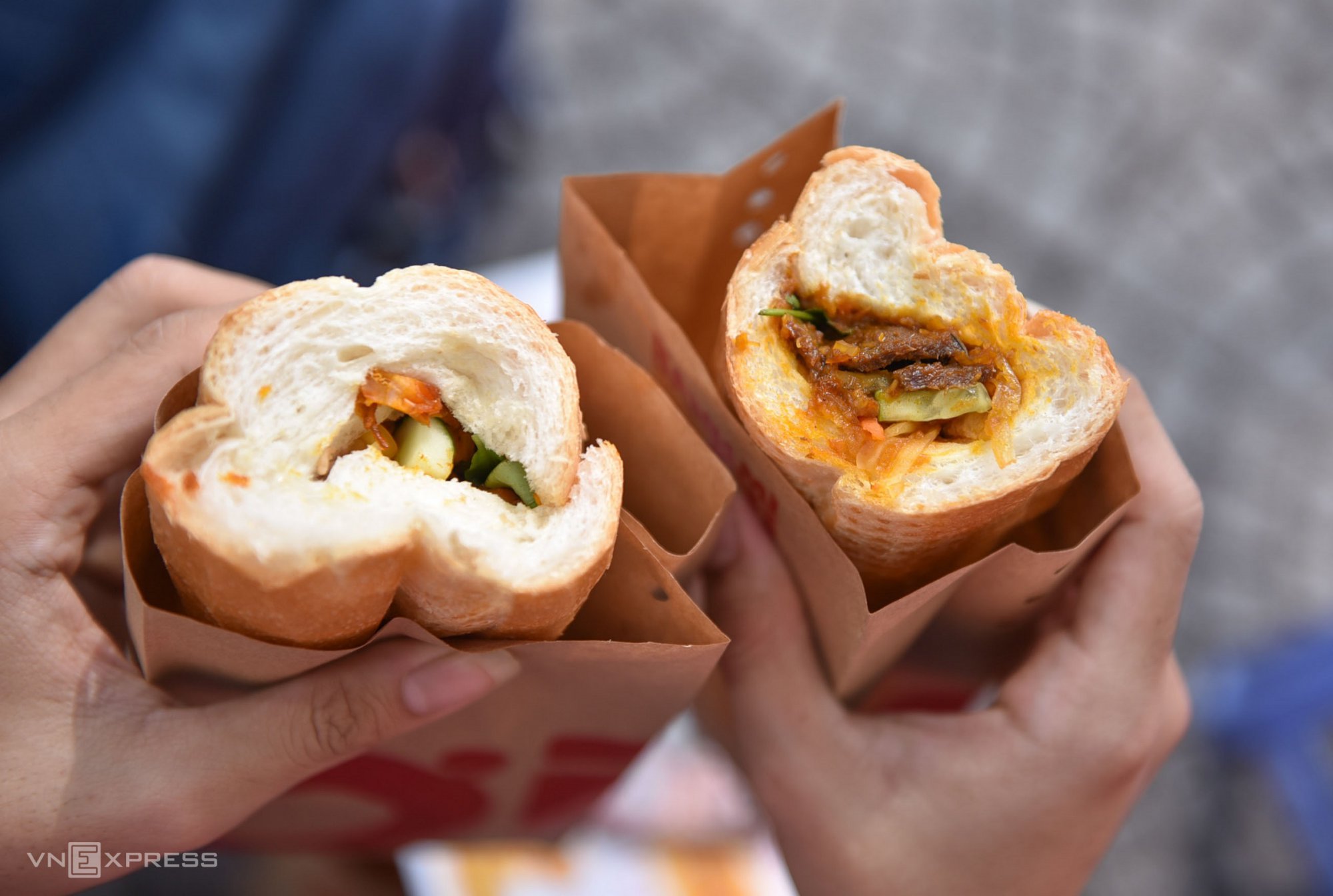 Bánh mì hai vị ở Sài Gòn