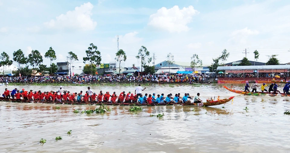 54 ghe ngo tham gia giải đua Oóc Om Bóc