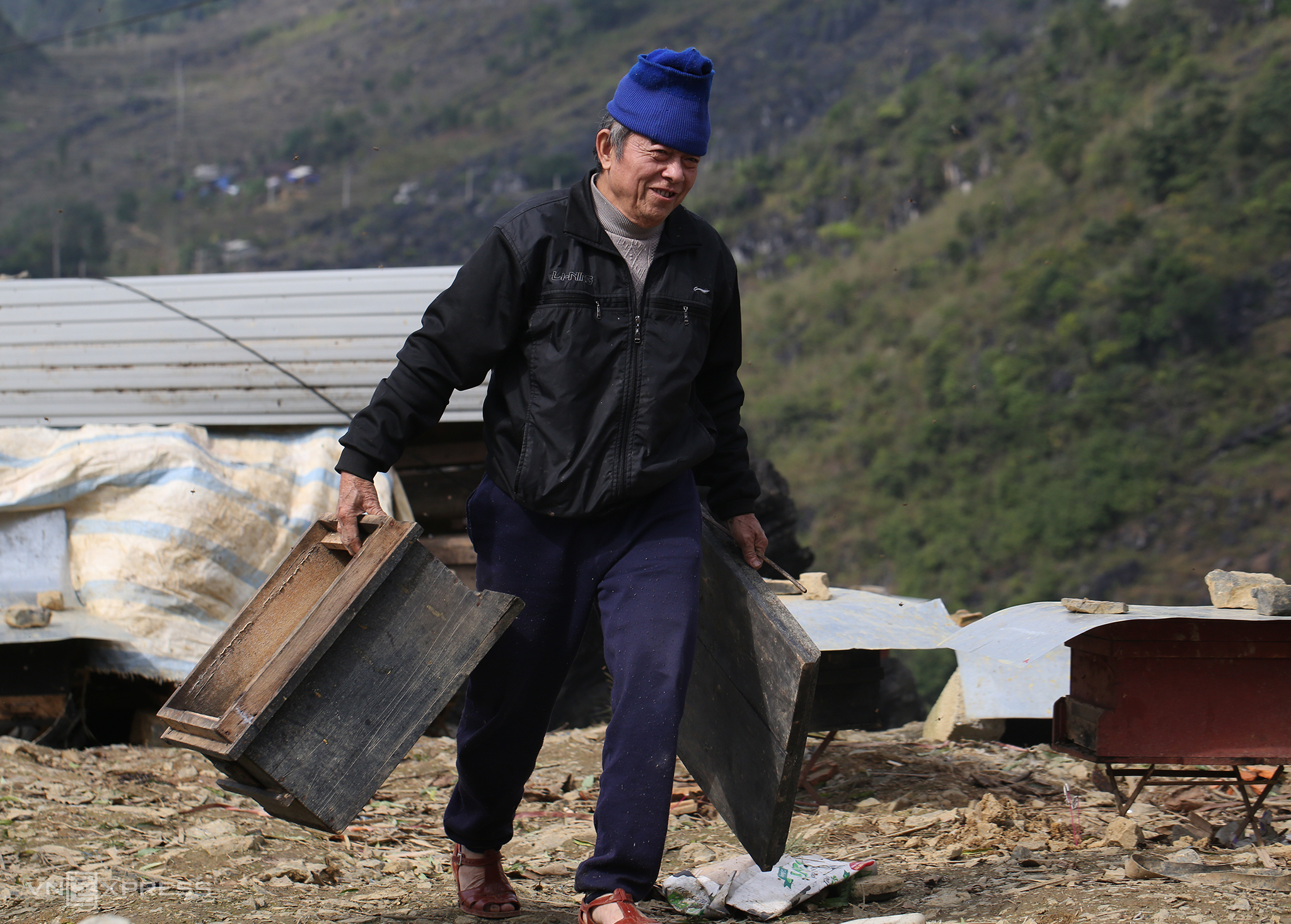 TSTtourist-mua-mat-ong-bac-ha-o-ha-giang-3